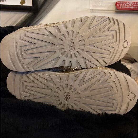 Sz 8 UGG classic short boot- gold sequin bling- EuC - Picture 4 of 15